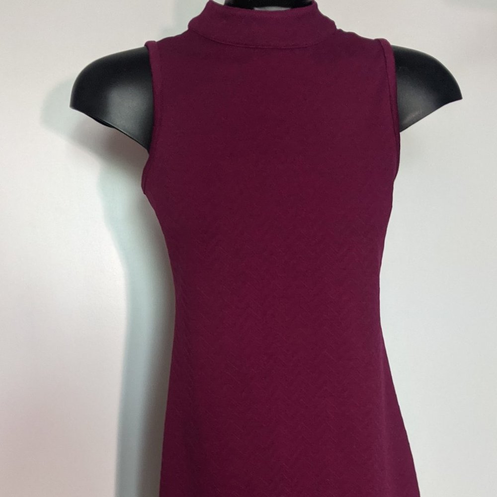 Textured collared sleeveless dress